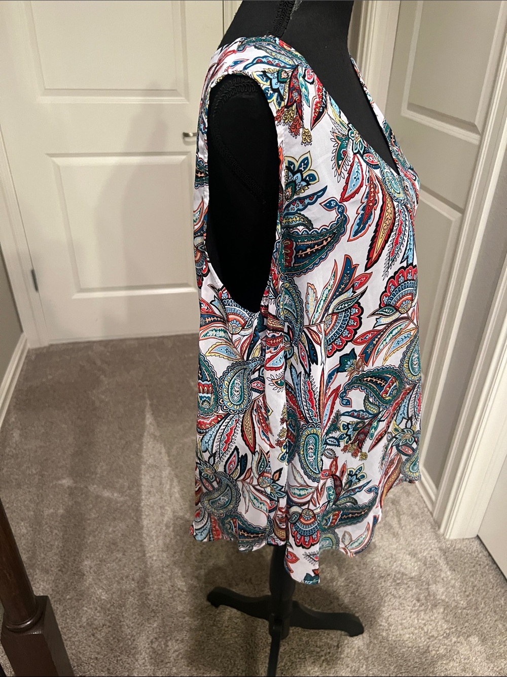 AB Studio Sleeveless V-Neck Top - White with Red, Teal, Navy, Gold - Picture 6 of 11